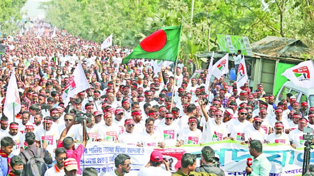 গণপদযাত্রা, পানিতে নেমে লাখো মানুষের প্রতিবাদ