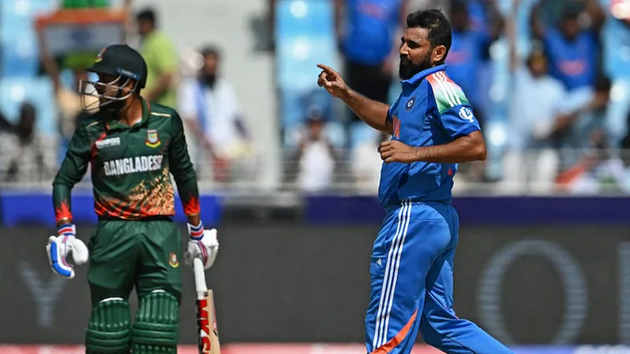 বাংলাদেশের বিপক্ষে ৫ উইকেট নিয়ে রেকর্ডের মালা গাঁথলেন শামি