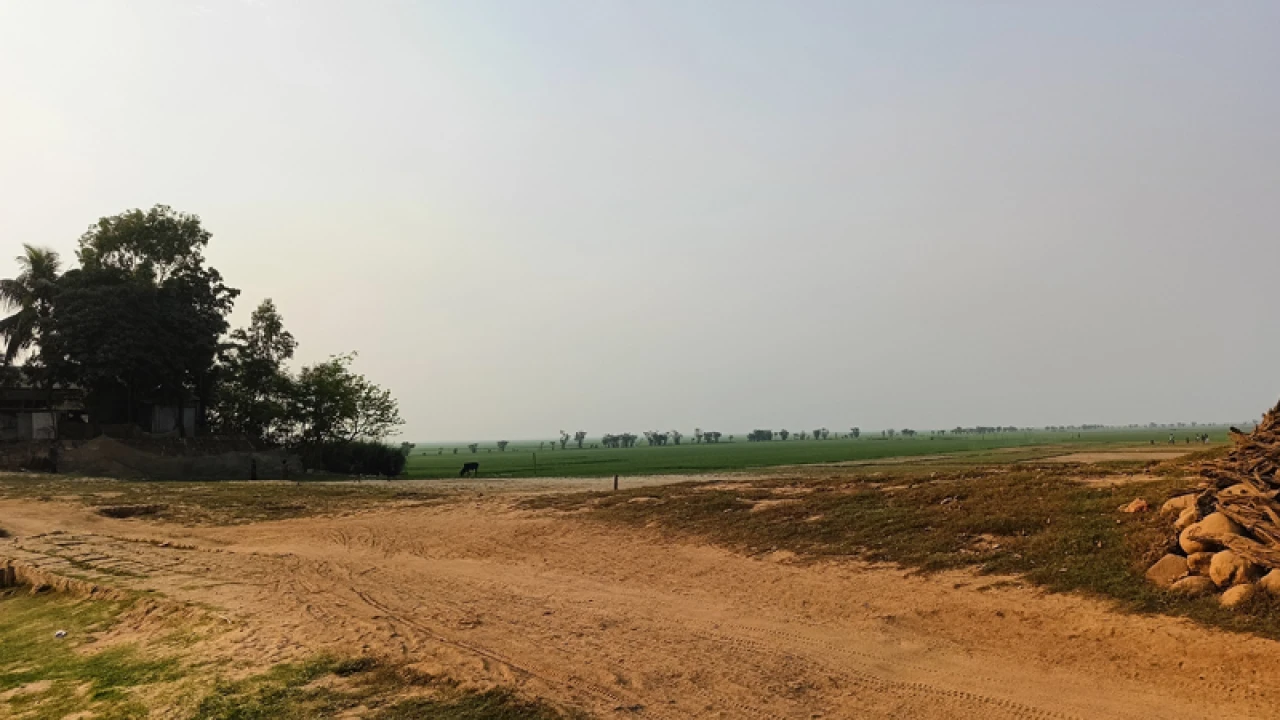 ৬ দিন বাকি, শেষ হয়নি হাওরে ফসল রক্ষা বাঁধের কাজ