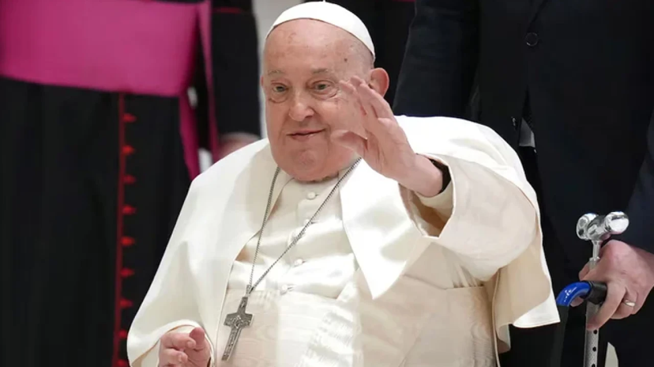 আরও অসুস্থ হয়ে পড়েছেন পোপ ফ্রান্সিস, বিশ্বব্যাপী প্রার্থনা