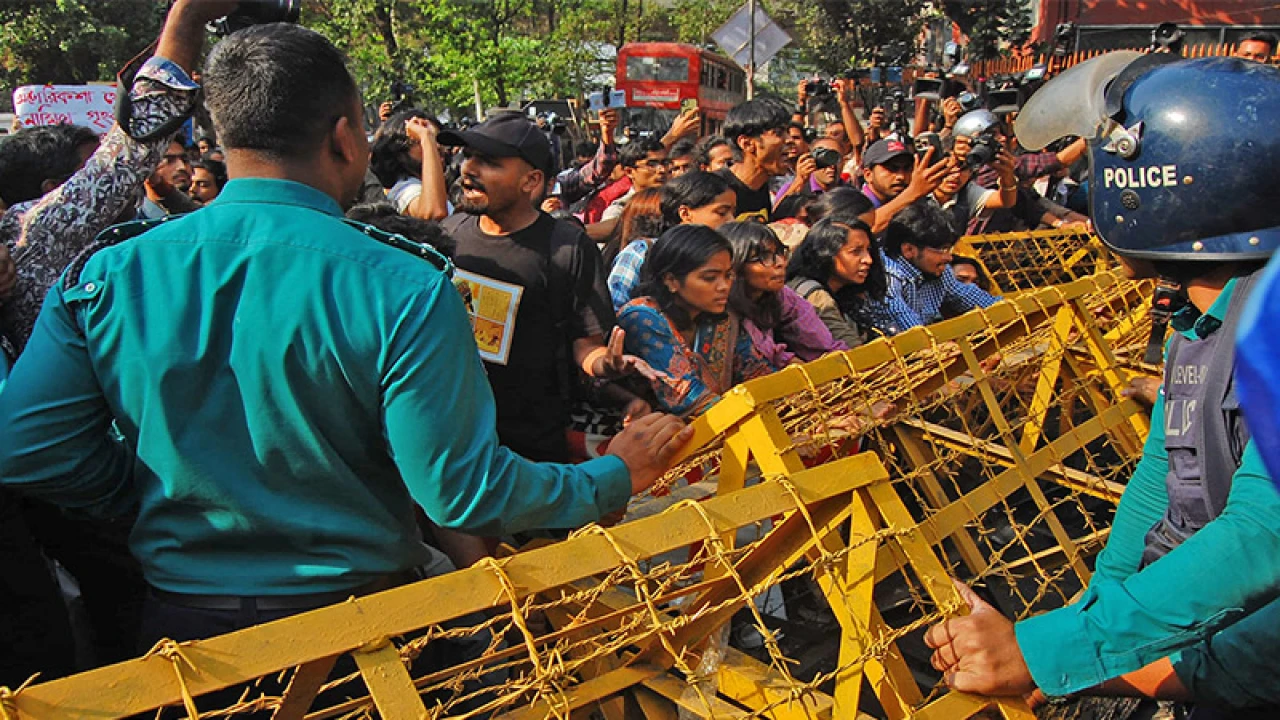  স্বরাষ্ট্র উপদেষ্টার পদত্যাগ চেয়ে পদযাত্রায় পুলিশের বাধা 