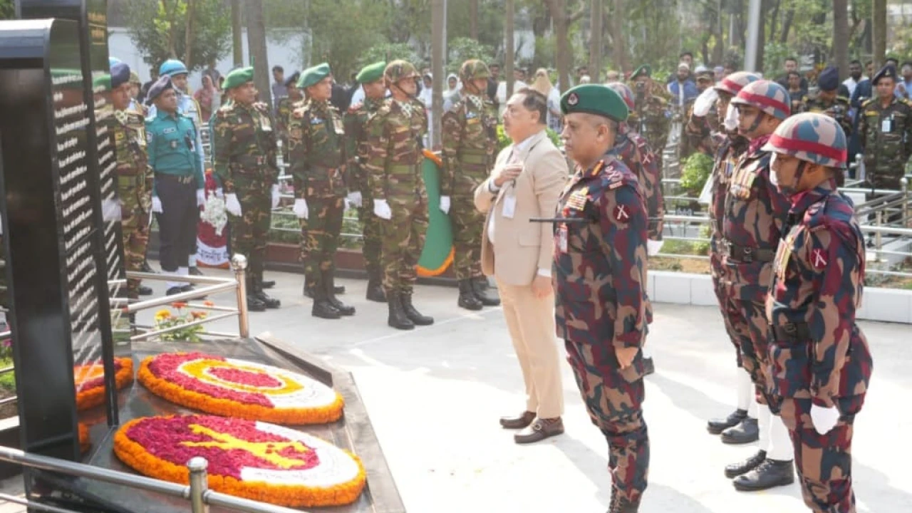জাতীয় শহীদ সেনা দিবসে বিজিবি মহাপরিচালকের শ্রদ্ধা নিবেদন 