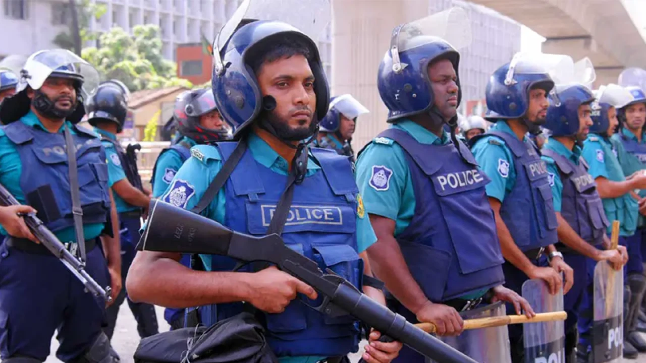 আইনশৃঙ্খলা নিয়ন্ত্রণে কঠোর সরকার