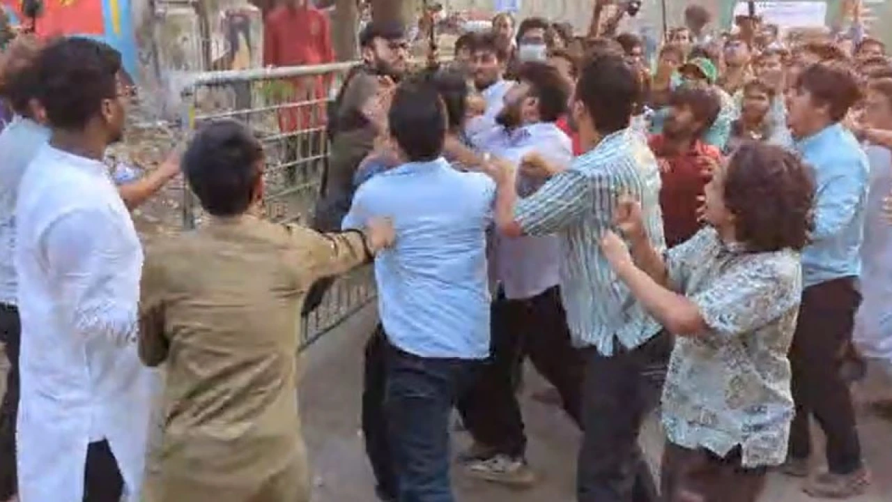 বৈষম্যবিরোধীদের ছাত্রসংগঠন ঘোষণাকে কেন্দ্র করে হাতাহাতি, বিক্ষোভ