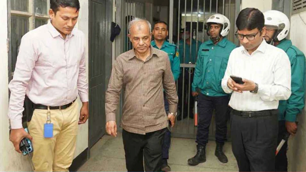 ভোরে ৪ থানা পরিদর্শনে স্বরাষ্ট্র উপদেষ্টা, এসআই-কনস্টেবল বরখাস্ত