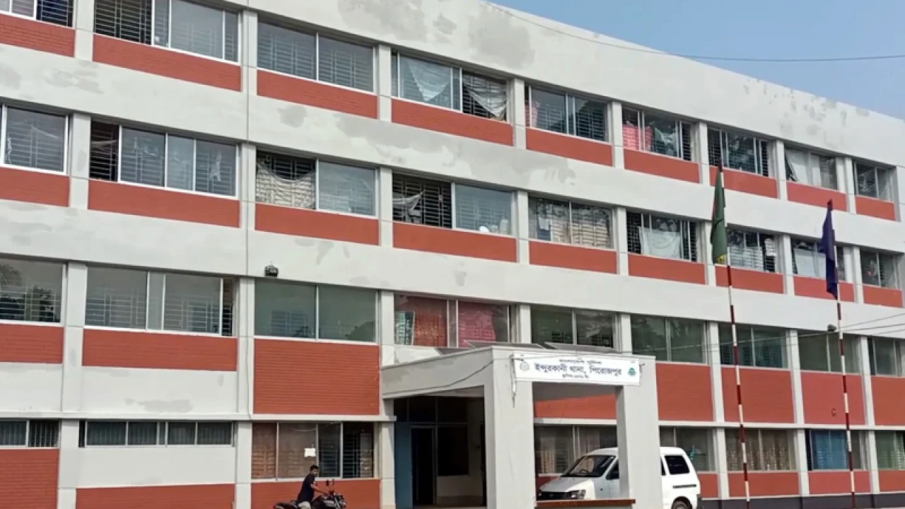 আওয়ামী লীগ নেতাকে ছিনিয়ে নেওয়ার ঘটনায় ৫ পুলিশ সদস্য প্রত্যাহার