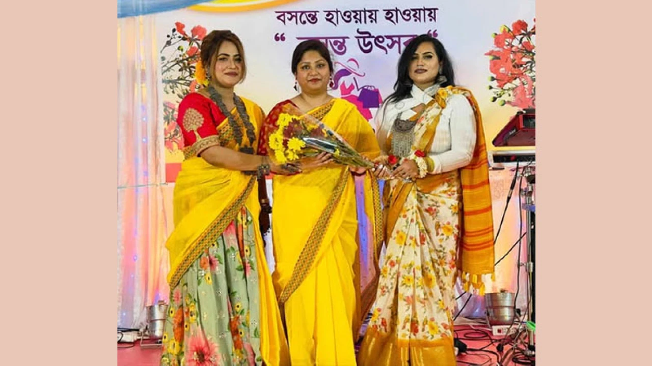 প্যারিসে দেশি ফ্যাশনের বসন্ত উৎসব 