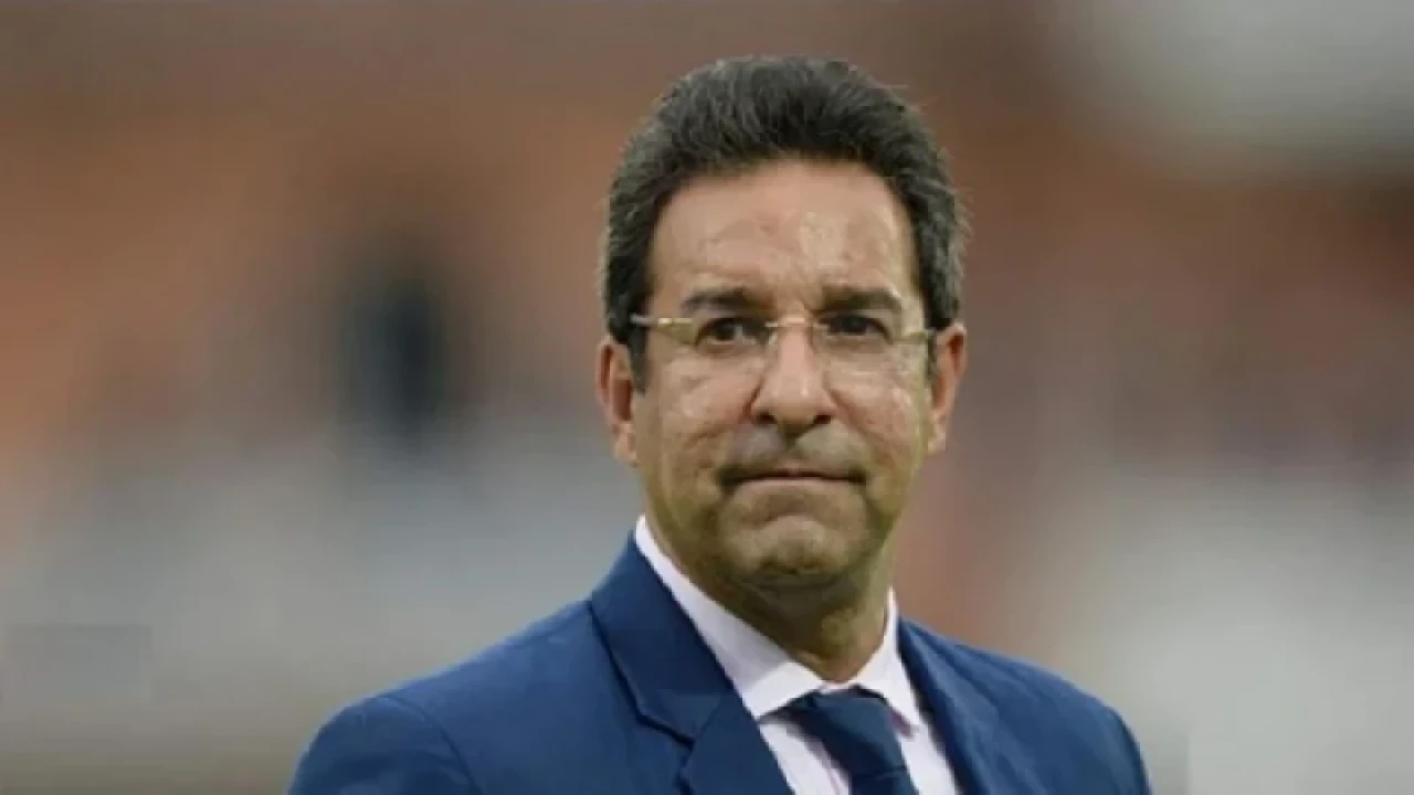 ‘এত কলা বানরেও খায় না’ মন্তব্য করে তোপের মুখে, জবাব আকরামের