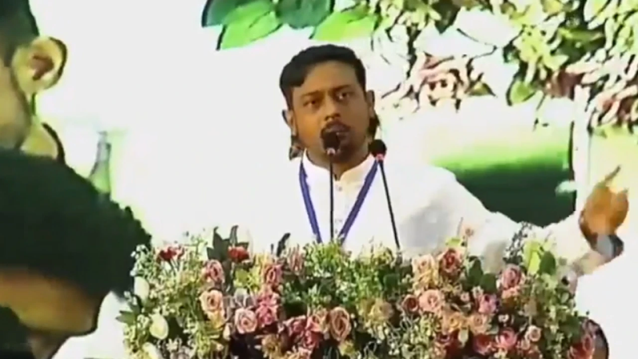 জাতীয় নাগরিক পার্টির আত্মপ্রকাশ অনুষ্ঠানে বক্তব্য দিচ্ছেন শীর্ষ নেতারা 