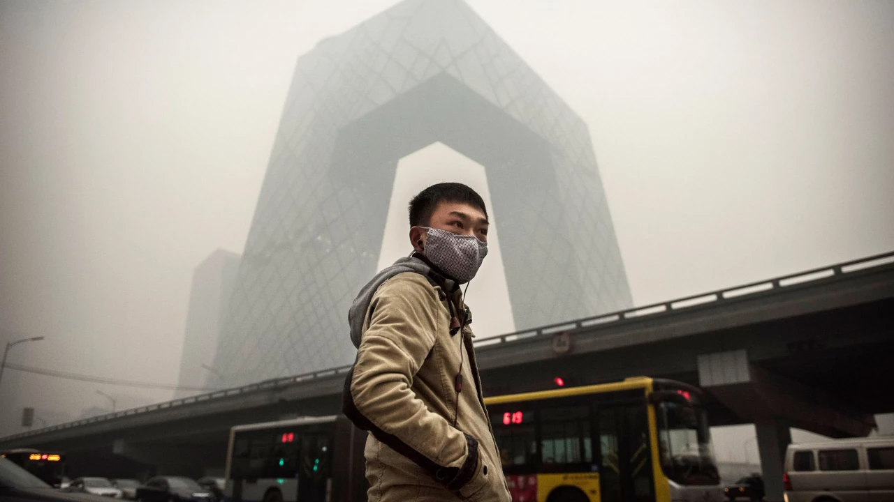 ঢাকাকে টপকে বায়ুদূষণে শীর্ষে বেইজিং