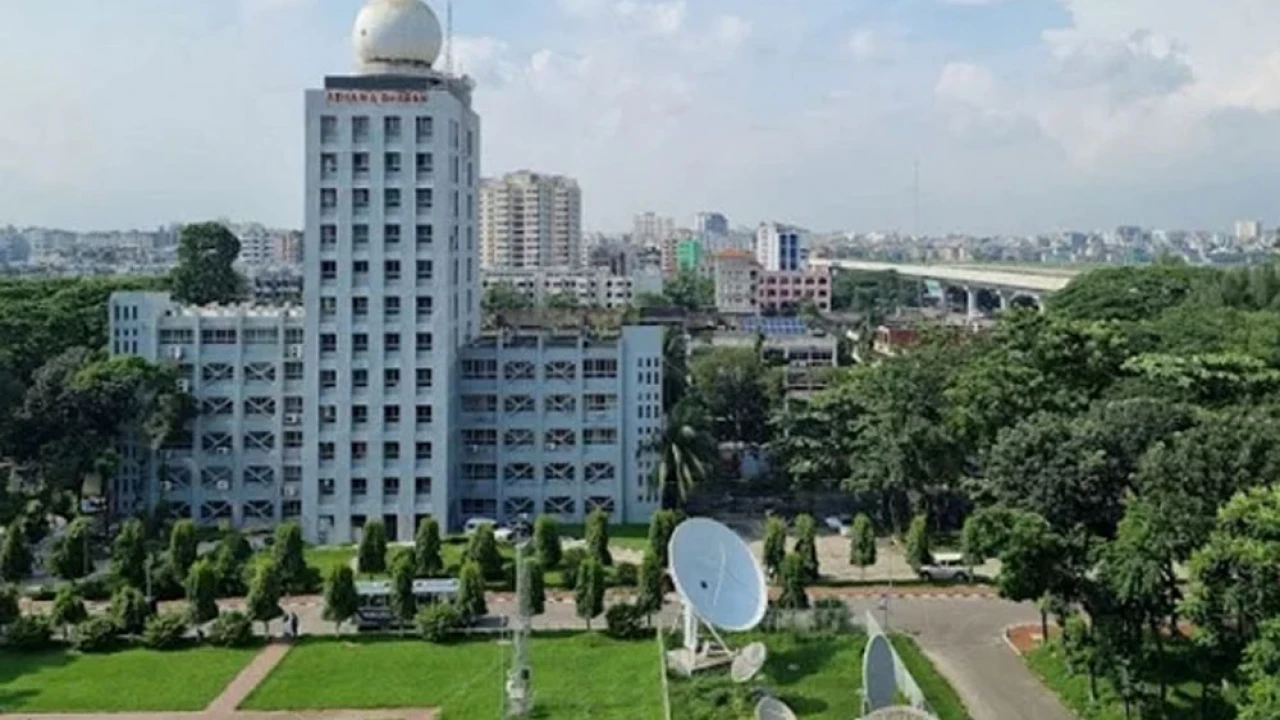 দুই জেলায় বজ্রবৃষ্টির পূর্বাভাস, কমতে পারে তাপমাত্রা