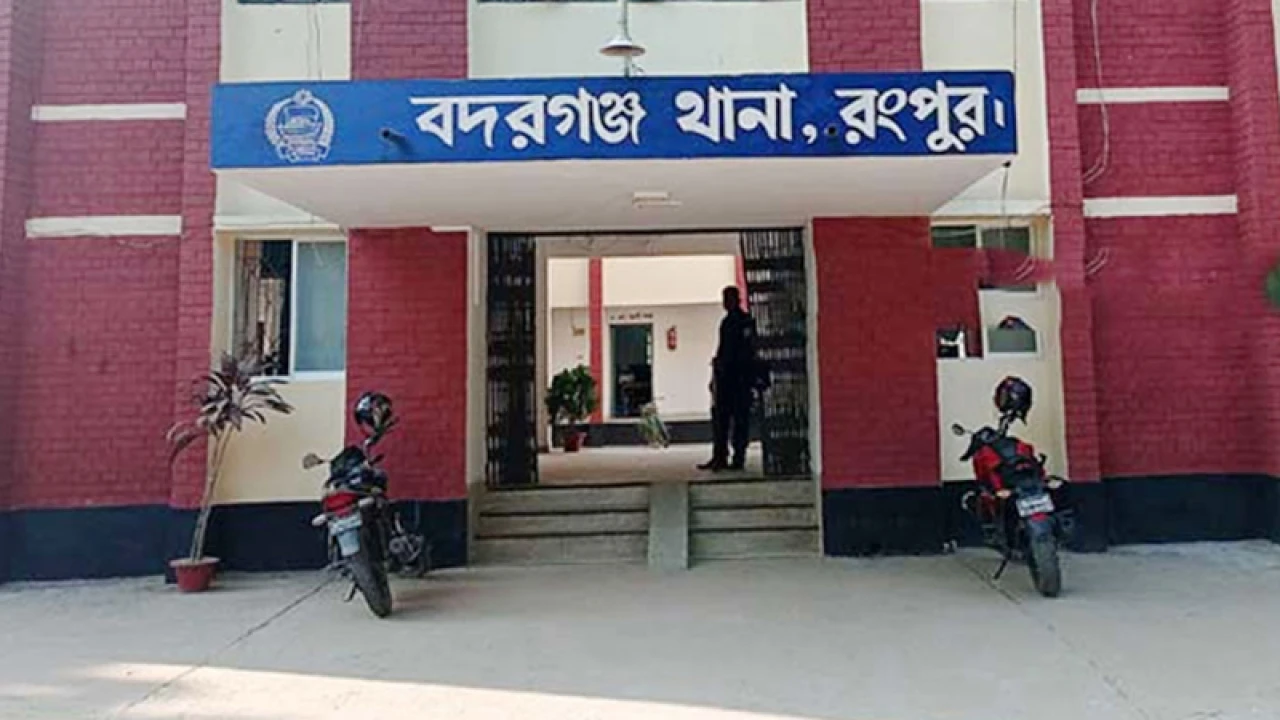 বদরগঞ্জে পৌর মেয়রের পিএস আটক 