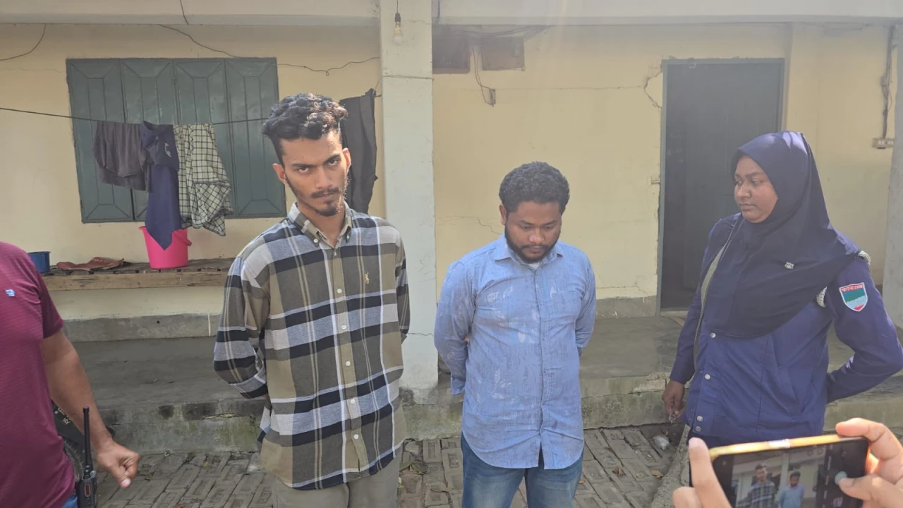 ইবিতে পরীক্ষা দিতে এসে নিষিদ্ধ ছাত্রলীগের ২ নেতা আটক