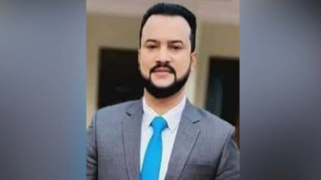 রিকশাচালককে জুতাপেটা করা সেই সরকারি চাকরিজীবী বরখাস্ত