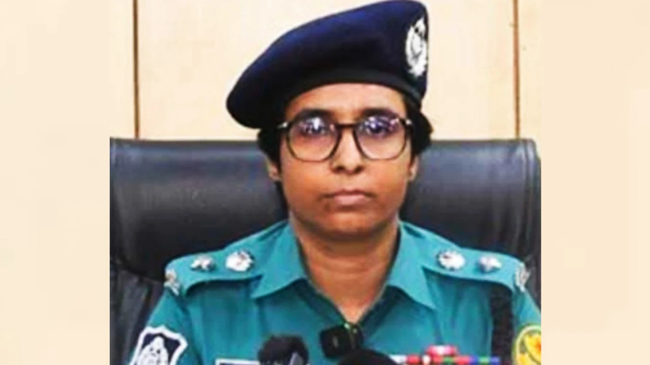 যশোরের প্রথম নারী পুলিশ প্রধান রওনক জাহান 
