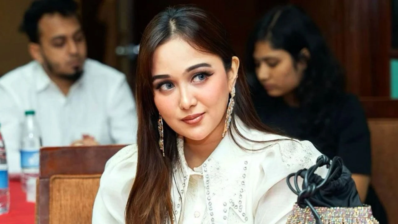 ধূমপান বিতর্কে মুখ খুললেন চমক