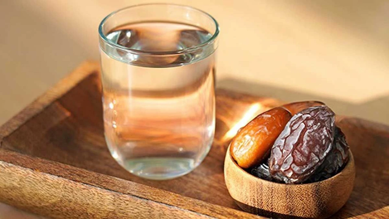 খেজুর খেয়ে রোজা ভাঙা হয় কেন?