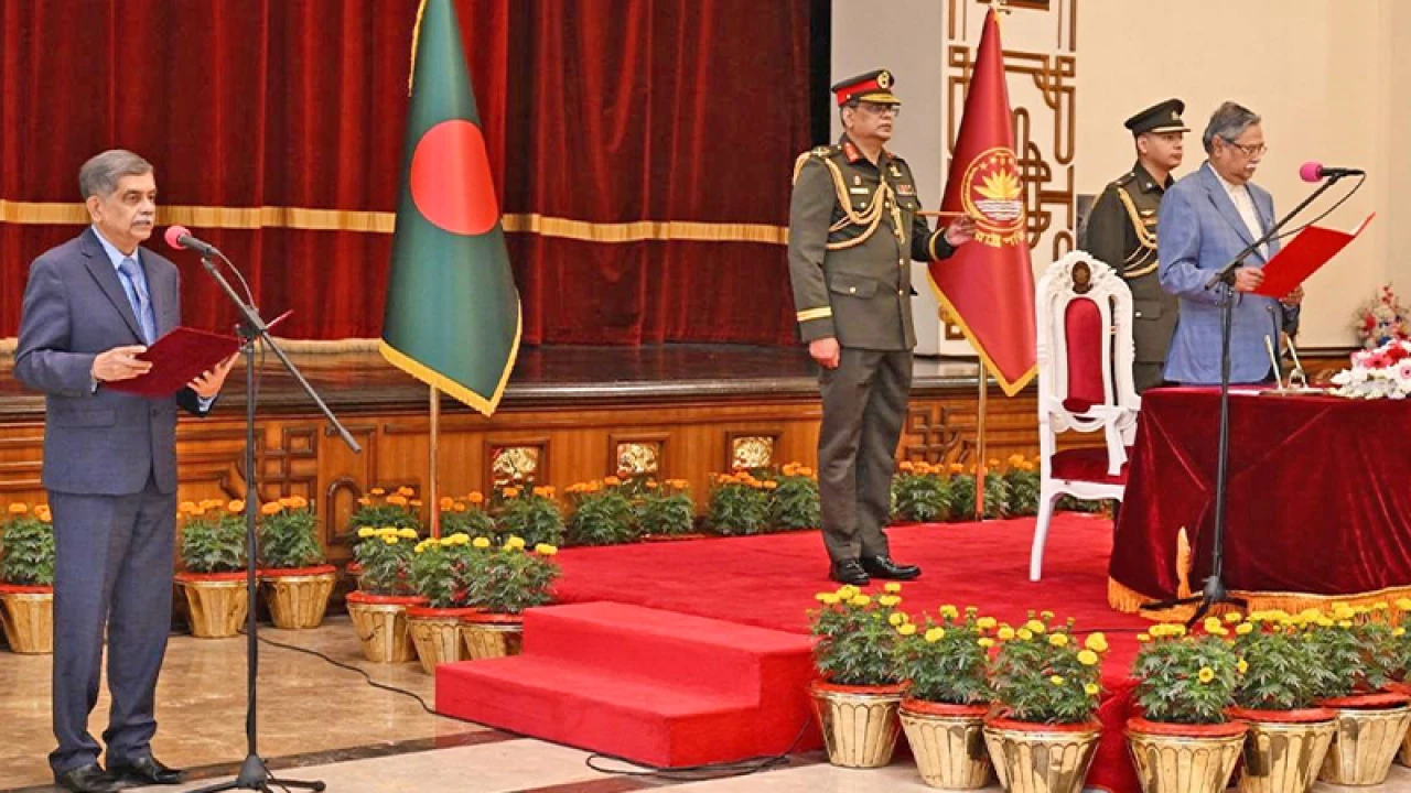 নতুন উপদেষ্টা হিসেবে শপথ নিলেন সি আর আবরার  