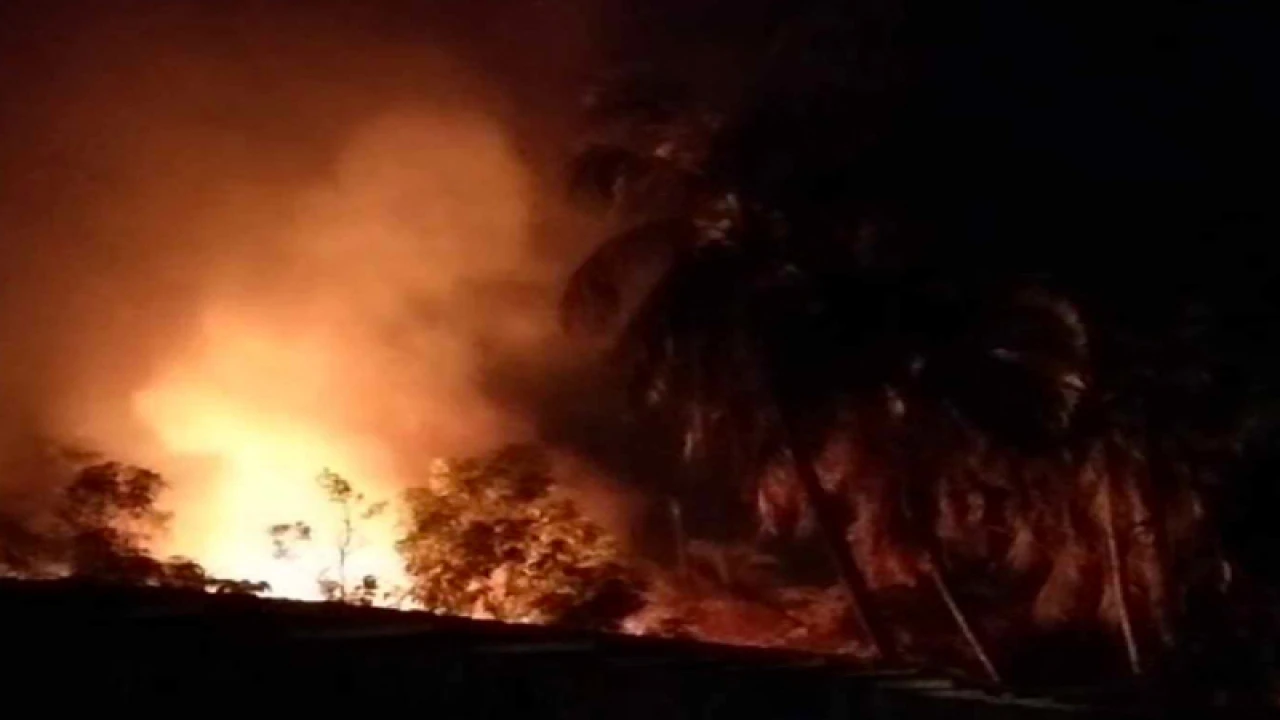 রূপগঞ্জে ফার্নিচার মার্কেটে অগ্নিকাণ্ড 