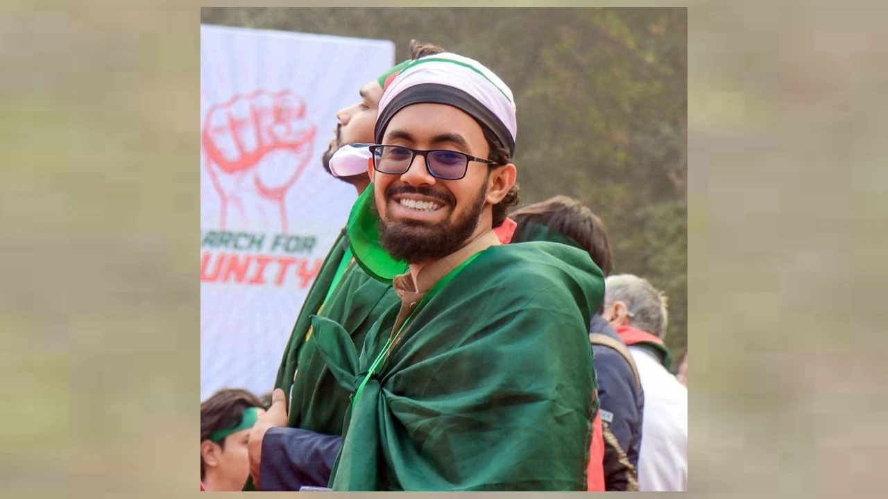 মব উসকে দেওয়ায় পদ স্থগিত মাজহারুলের