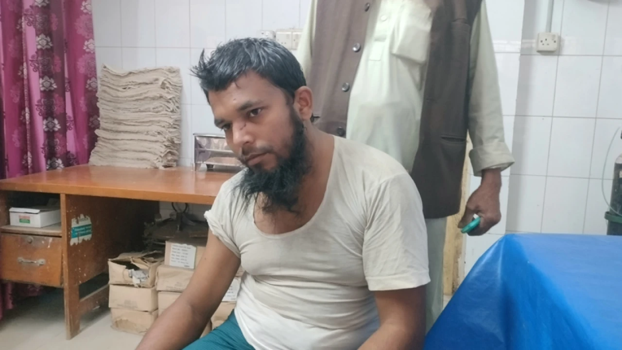 পথ আটকানোর প্রতিবাদ করায় ইসলামী আন্দোলন নেতাকে মারধর