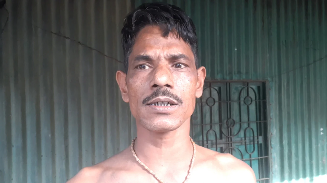 কিস্তির টাকা না পেয়ে মৎস্যজীবীকে পেটালেন এনজিও কর্মীরা