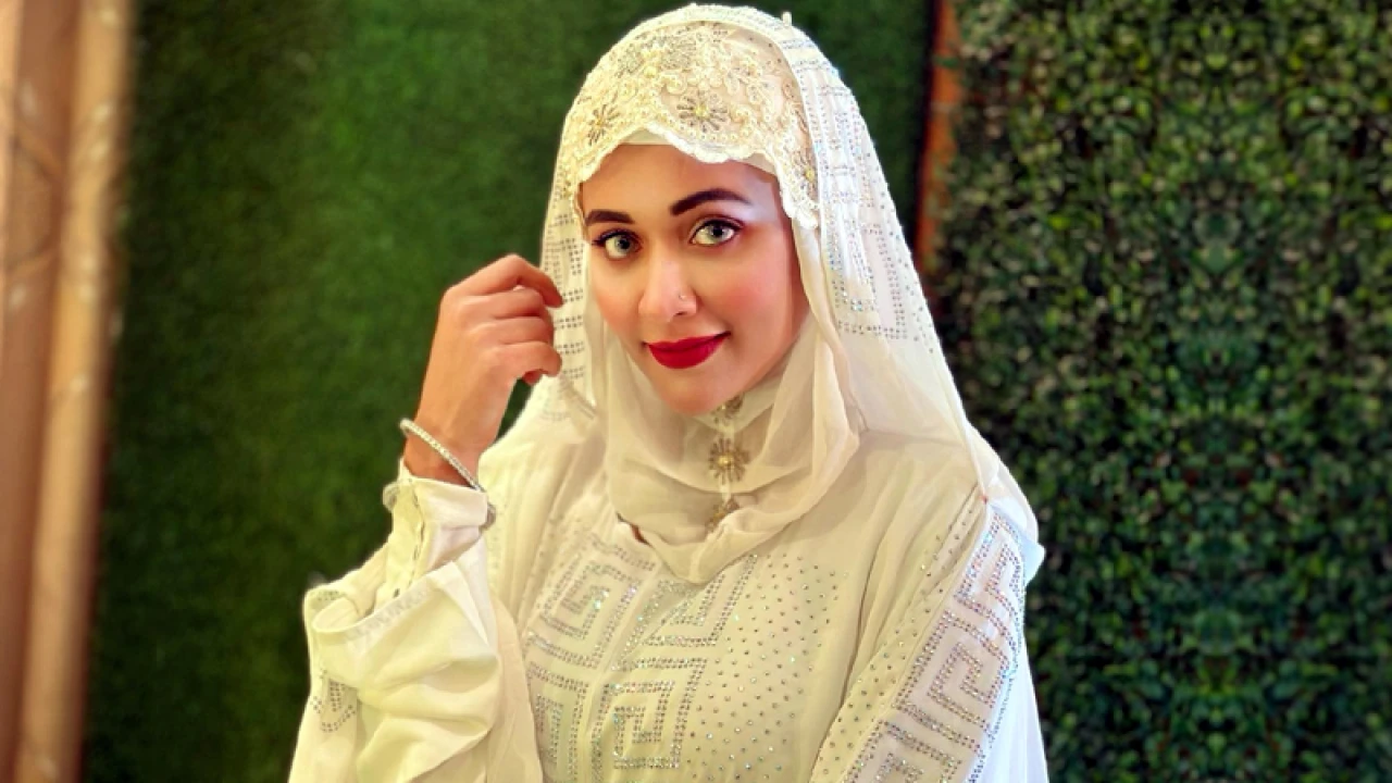 অবশেষে প্রেম নিয়ে মুখ খুললেন অহনা 