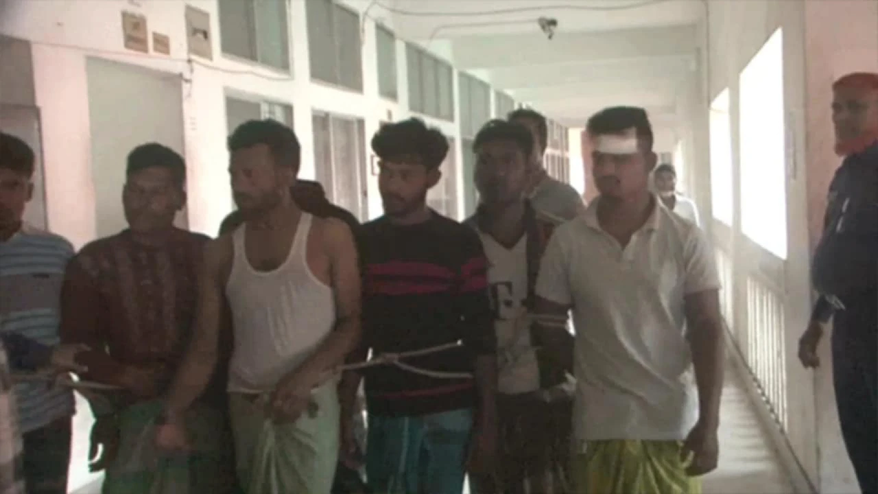 নদীতে জেলেদের হামলায় নৌ-পুলিশসহ আহত ৪, আটক ১৩