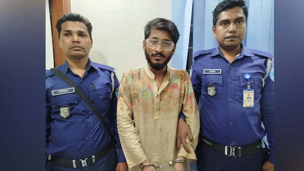 পাগল সেজে নারীদের হেনস্থাকারী সেই যুবক আটক 