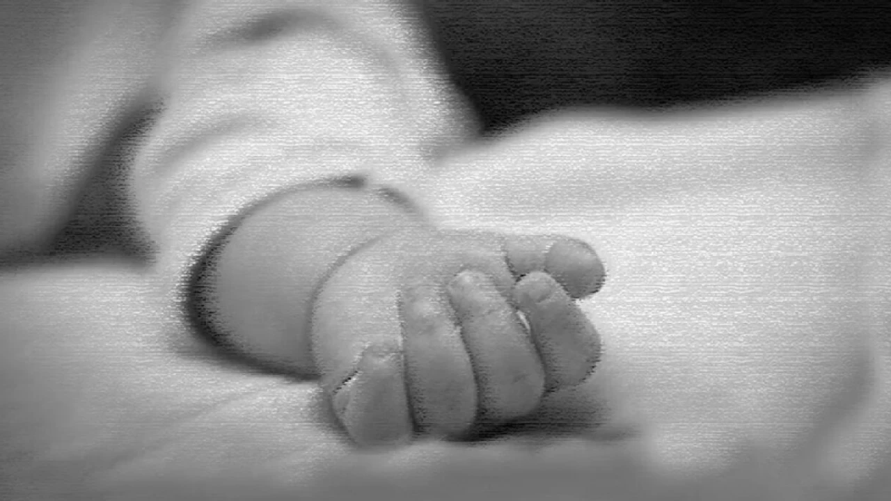 ওষুধের কার্টন থেকে মৃত নবজাতক উদ্ধার