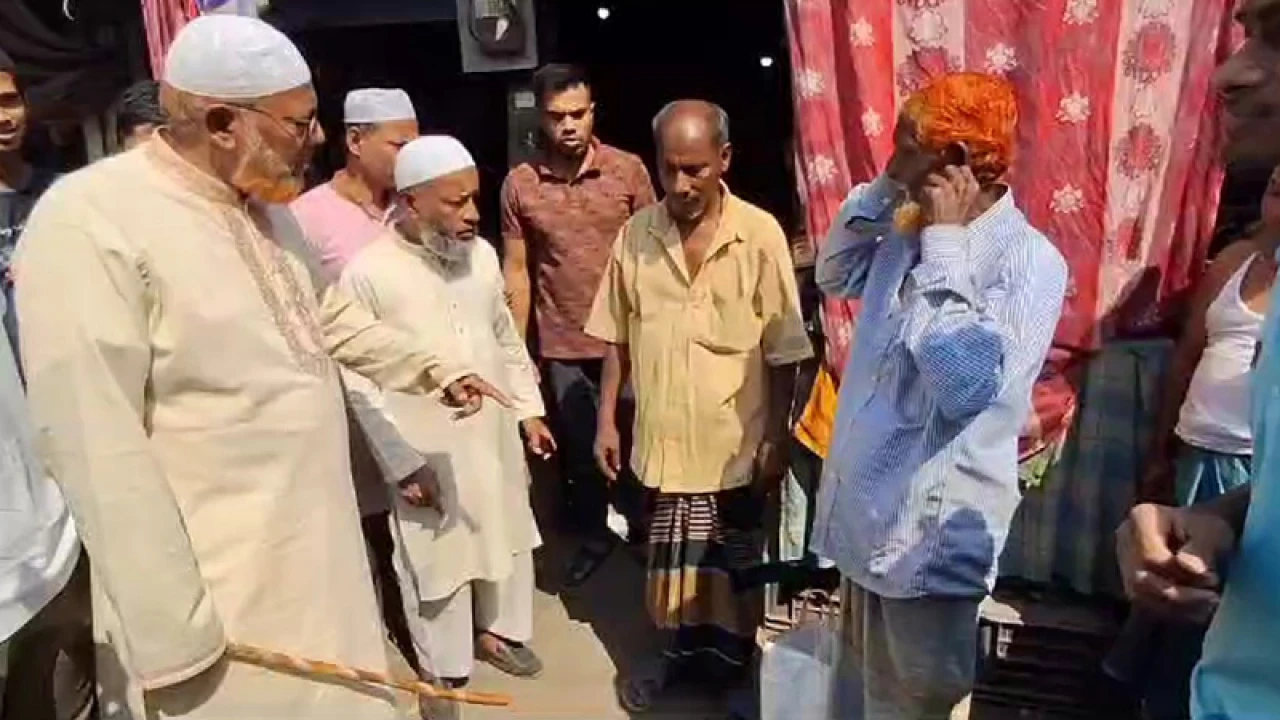 কান ধরে উঠবস করানো ব্যবসায়ী নেতা ক্ষমা চেয়েছেন