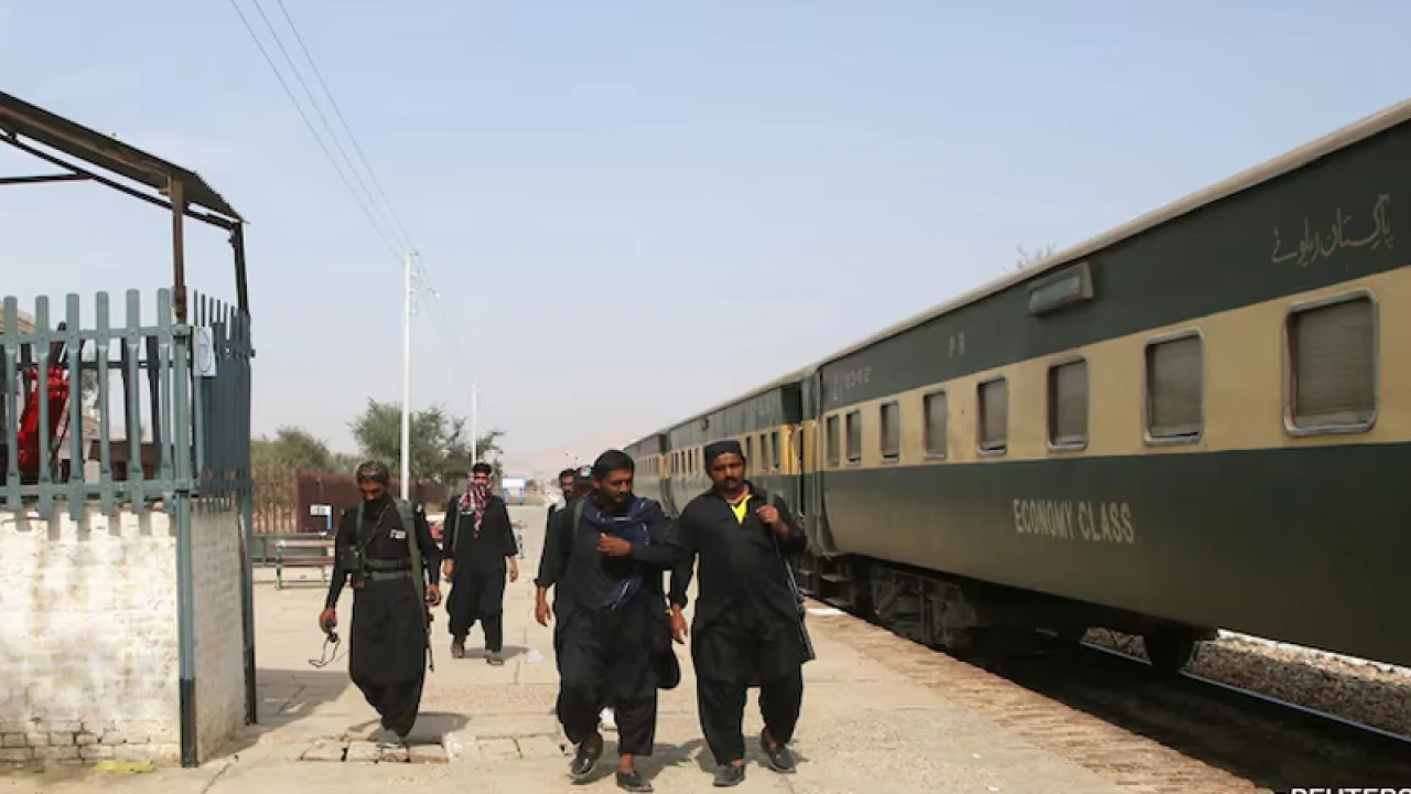 পাকিস্তানে ট্রেনের সব জিম্মি উদ্ধার, ৩৩ হামলাকারীসহ নিহত ৫৮