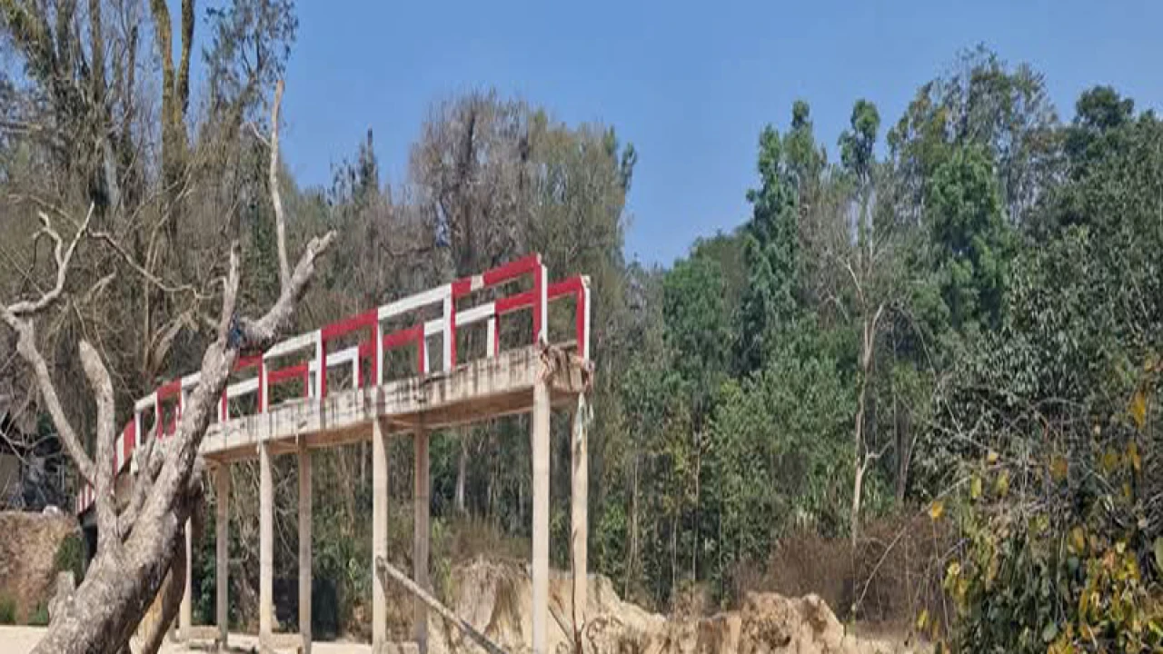  ত্রিপুরা পল্লীর সংযোগ ব্রিজ বিচ্ছিন্ন, বাসিন্দাদের ভোগান্তি