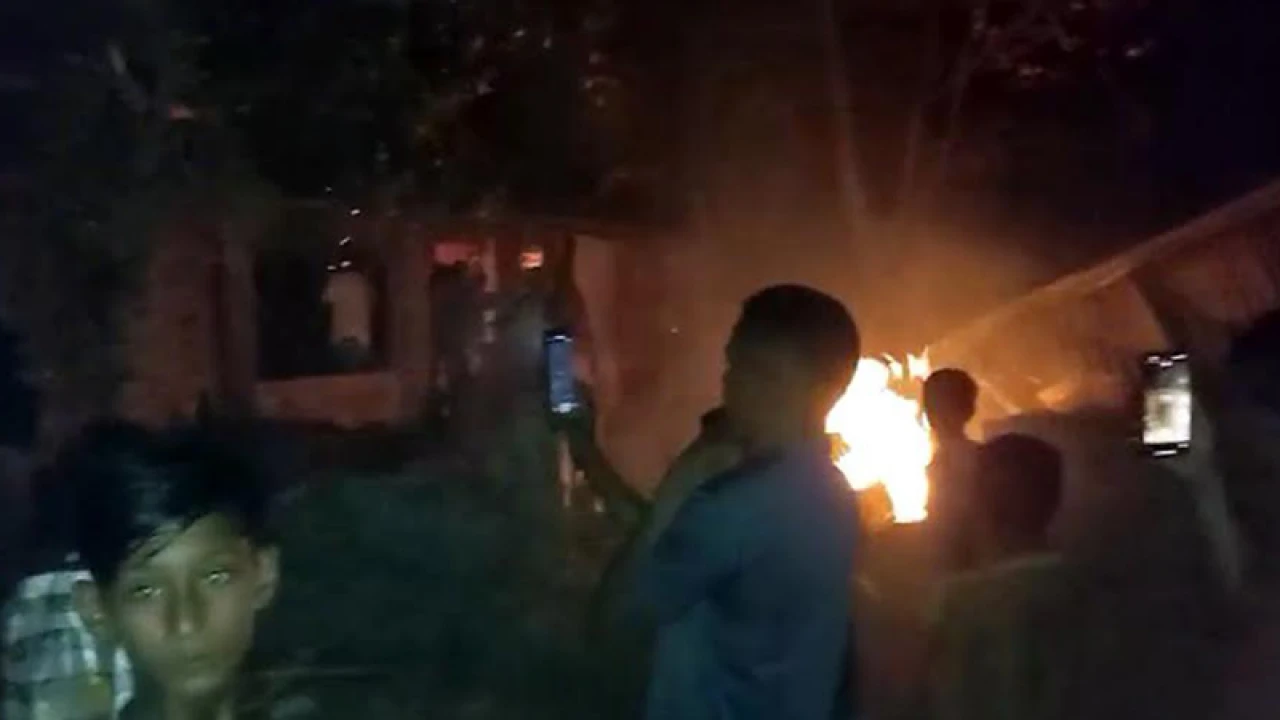 আছিয়াকে ধর্ষণের অভিযুক্তের বাড়িতে আগুন