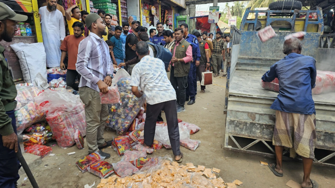 খাদ্যদ্রব্যের গোডাউনে তেলাপোকা-ইঁদুর, জরিমানা সাড়ে ৩ লাখ টাকা