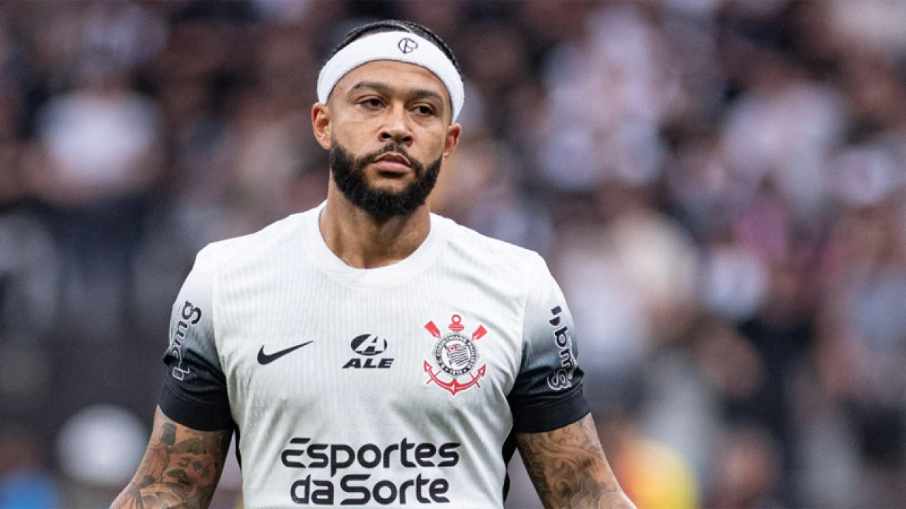 নেদারল্যান্ডস দলে ফিরলেন ডিপাই