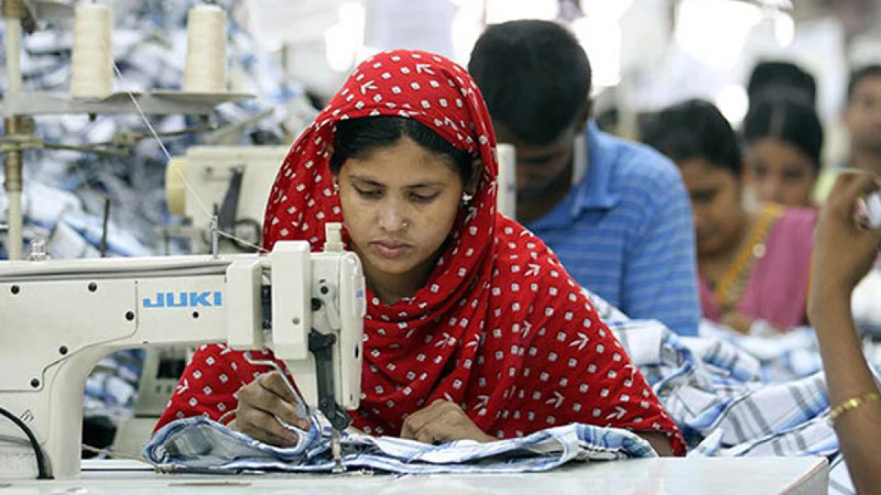 ঈদের আগে বেতন-ভাতার চাপে তৈরি পোশাক খাত
