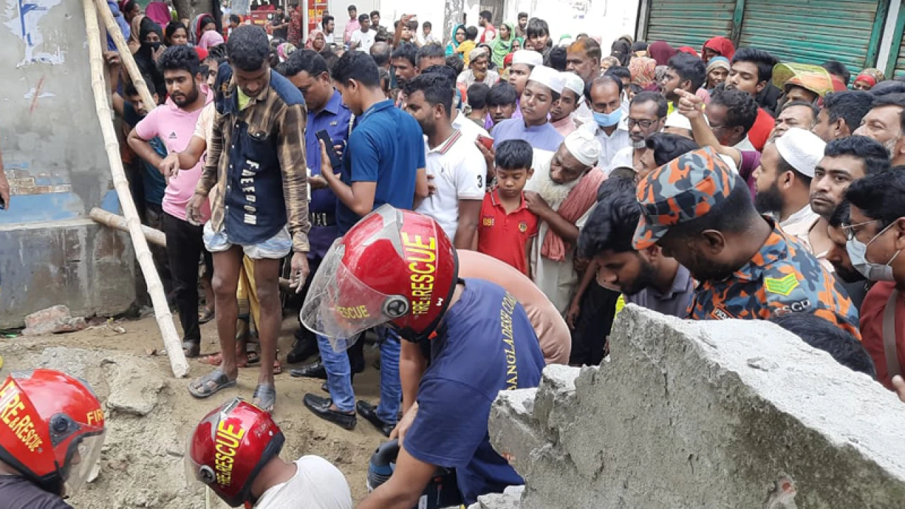 দেওয়াল চাপা পড়ে দুই নির্মাণশ্রমিক নিহত