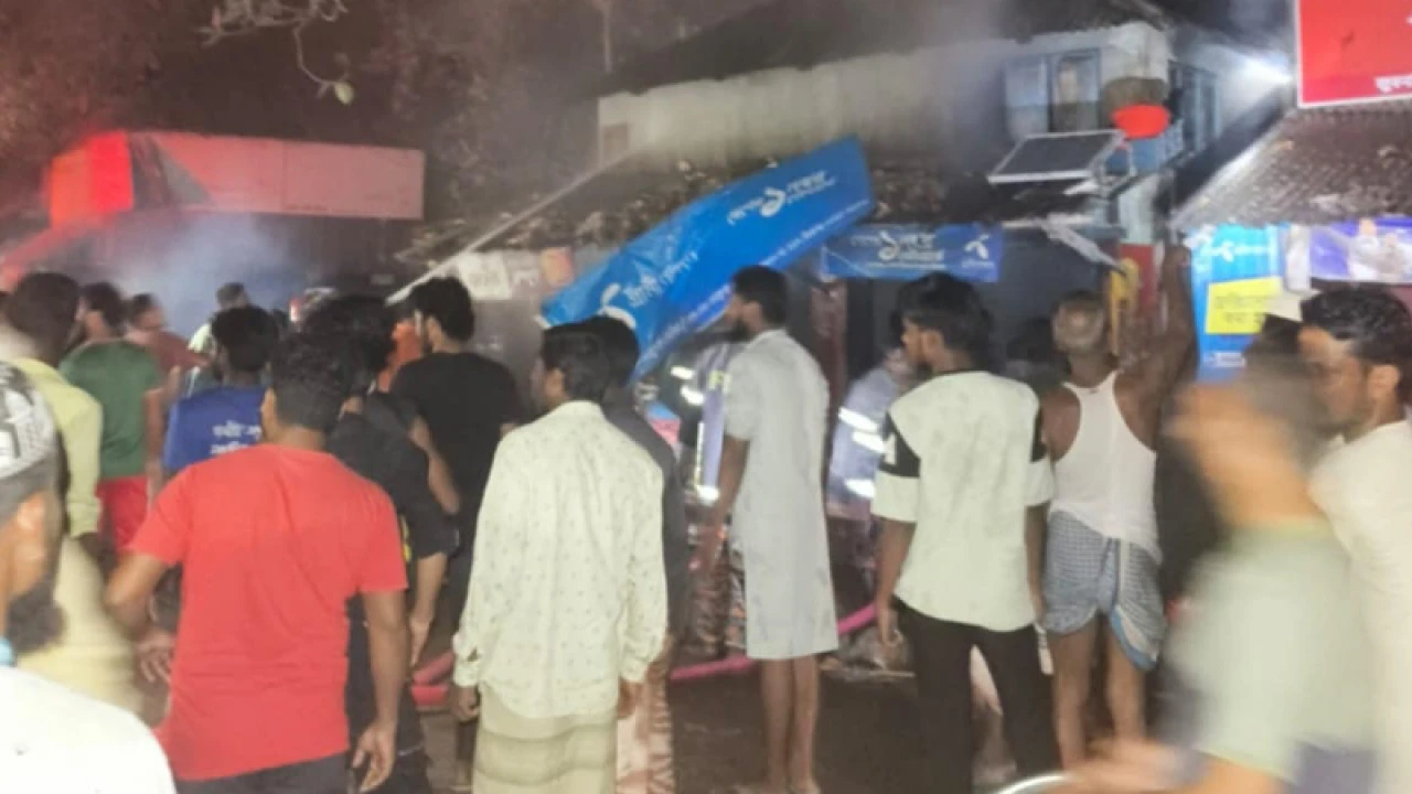 তাড়াশে মুদি দোকানে আগুন, ২ লক্ষাধিক টাকার ক্ষতি