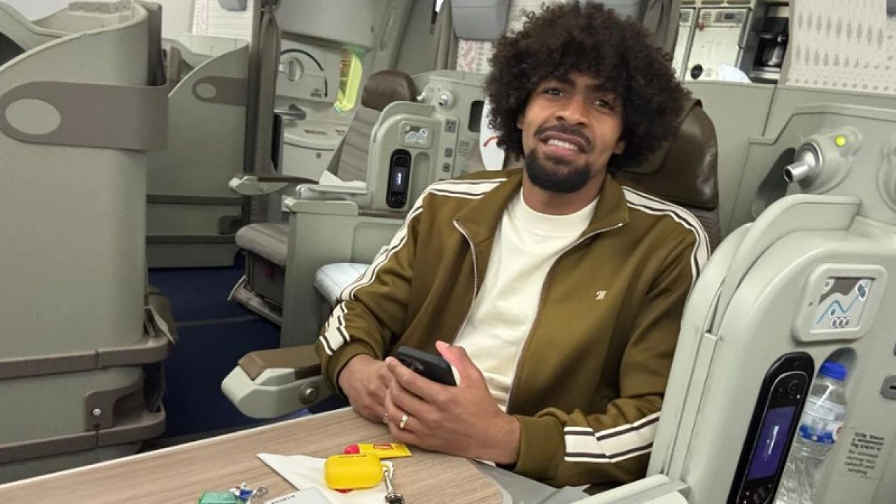 দেশের পথে হামজা চৌধুরী