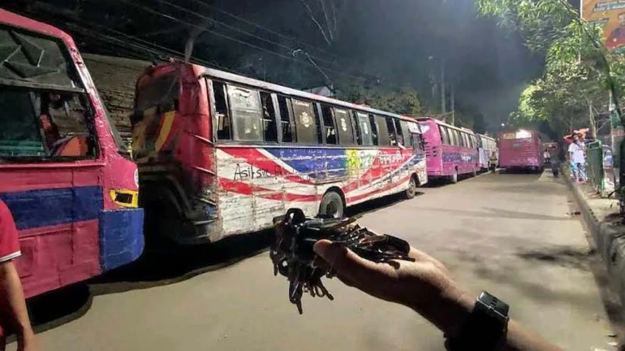 জবিছাত্রীকে হেনস্তা, ভিক্টর ক্লাসিকের ১০ বাস আটক