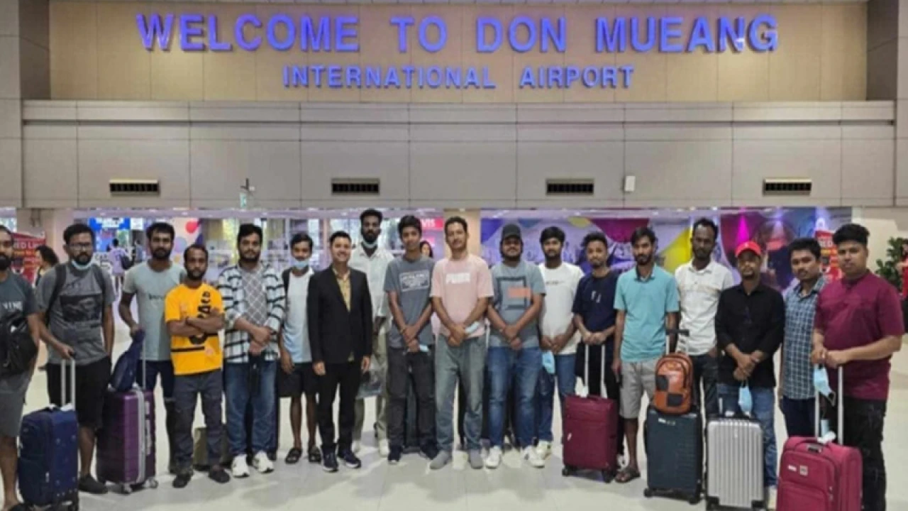 মিয়ানমার থেকে মুক্ত ১৯ বাংলাদেশি দেশে পৌঁছেছেন  