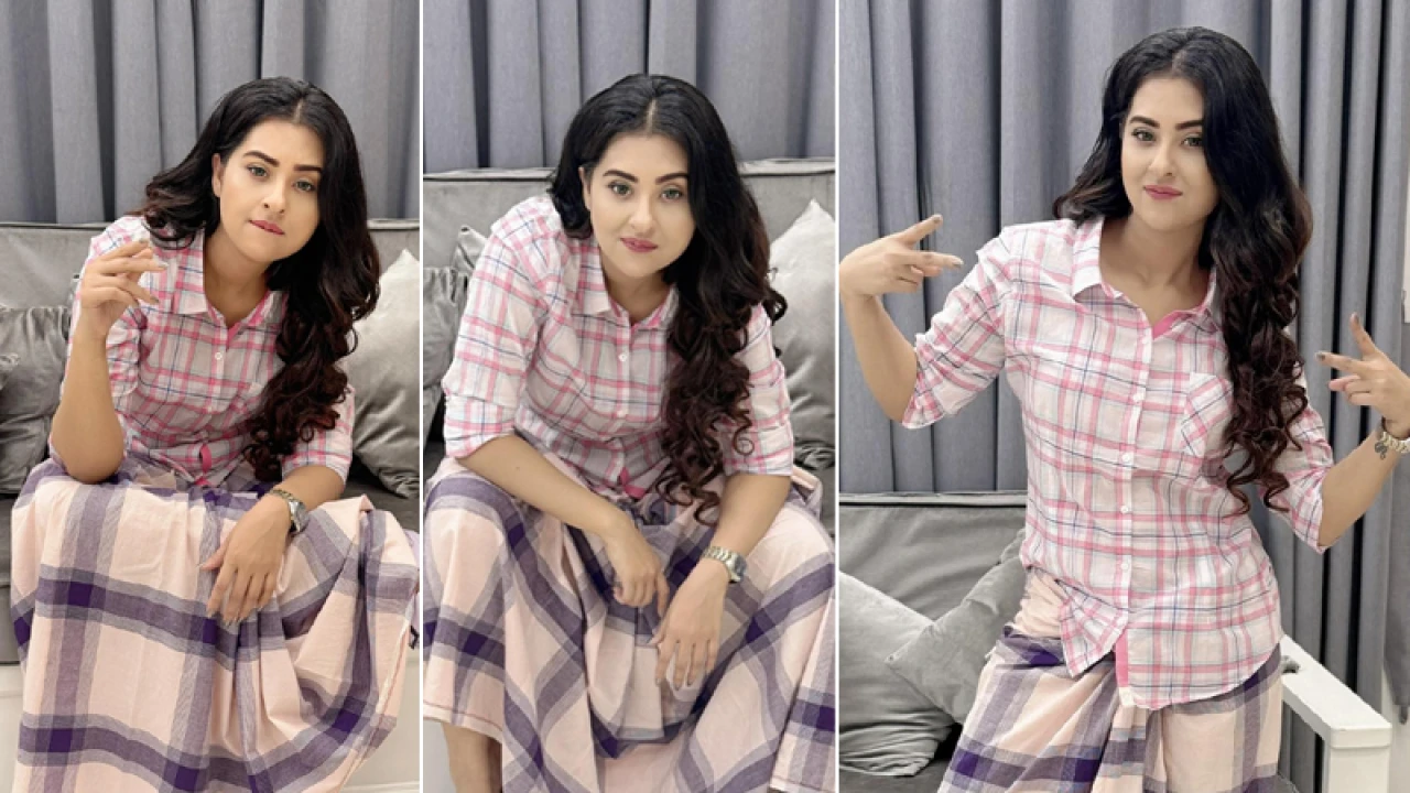 লুঙ্গি পরে প্রচারণায় চিত্রনায়িকা বুবলী