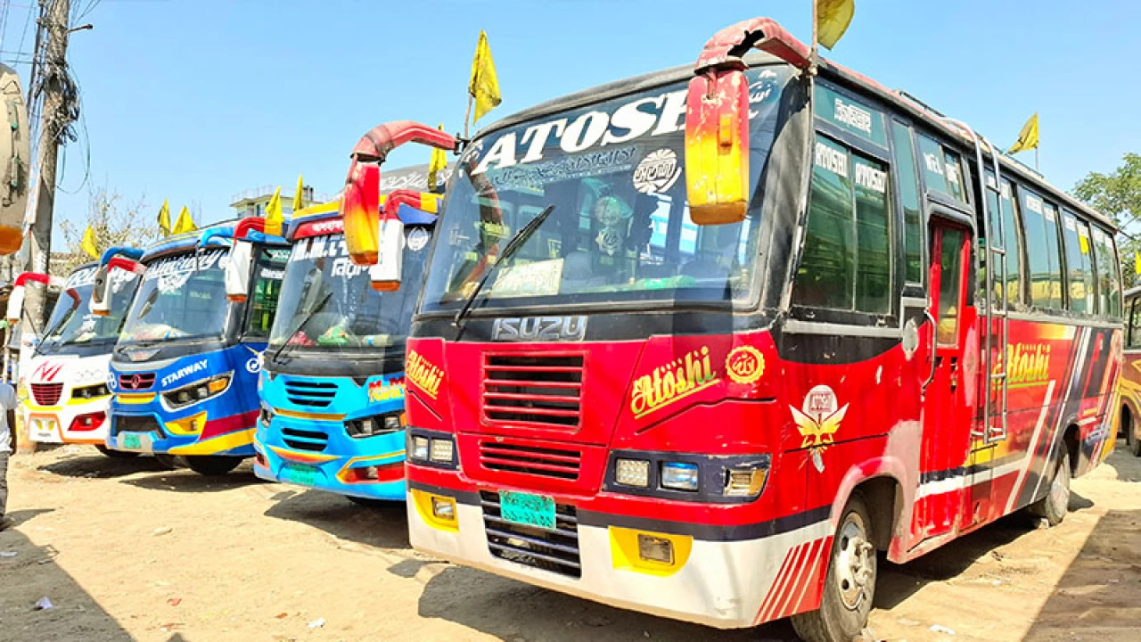 নওগাঁ-বগুড়া-ঢাকা রুটে বাস চলাচল বন্ধ, বিপাকে যাত্রীরা