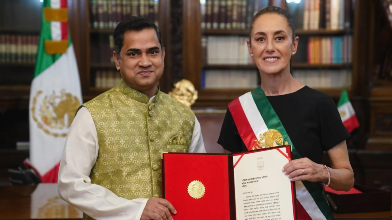 মেক্সিকোর প্রেসিডেন্টের কাছে রাষ্ট্রদূত মুশফিকুল আনসারীর পরিচয়পত্র পেশ
