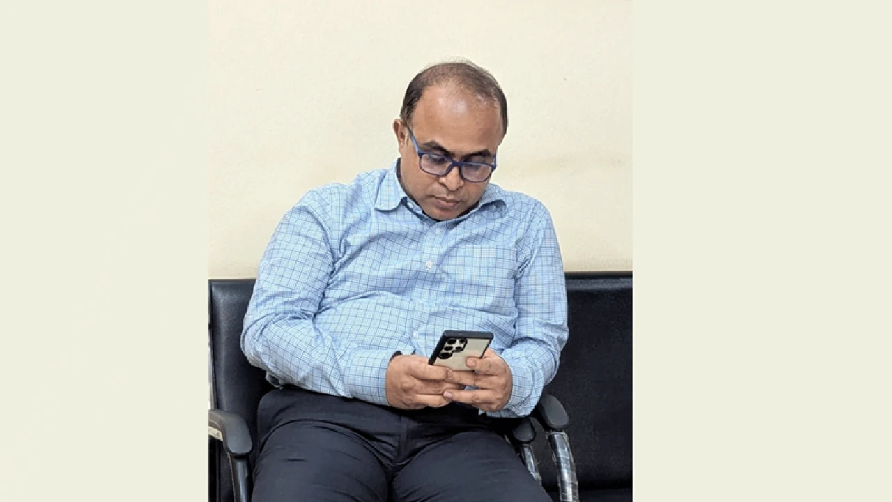 স্বরাষ্ট্র মন্ত্রণালয়ের সাবেক জনসংযোগ কর্মকর্তা পুলিশি হেফাজতে