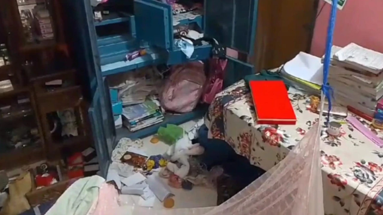 নারায়ণগঞ্জে ব্যবসায়ীর বাড়িতে ডাকাতি, ৪ জনকে কুপিয়ে জখম