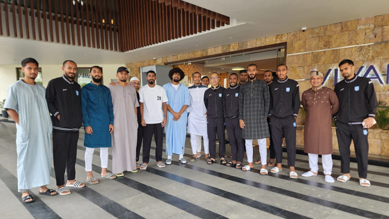 ভারতে জুমার নামাজ আদায় করলেন হামজারা