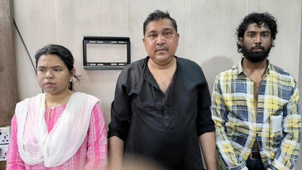 ধানমন্ডিতে আ.লীগের সমর্থনে মিছিল, ৩ জনকে গণধোলাইয়ের পর পুলিশে সোপর্দ 