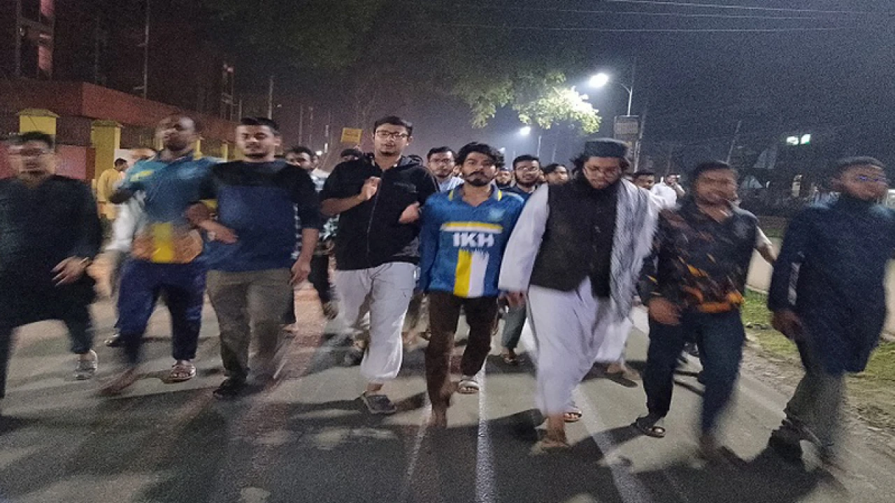 আ. লীগের নিষিদ্ধকরণ ও গণহত্যার বিচারের দাবি